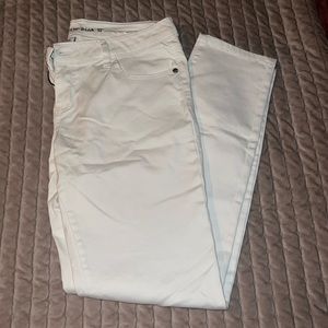 Women’s Celebrity Pink White skinny jean, never worn, size 11